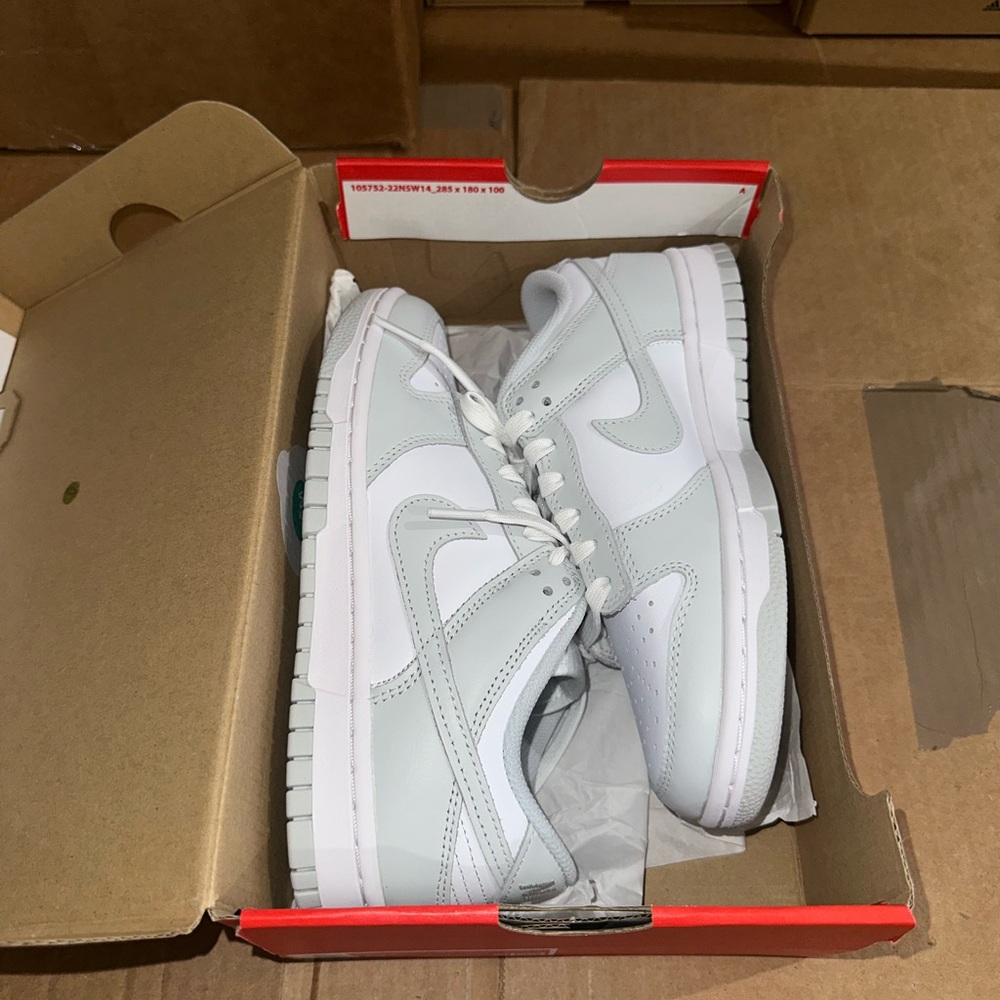 Women’s Nike Dunk Low Photon Dust size 6.5w